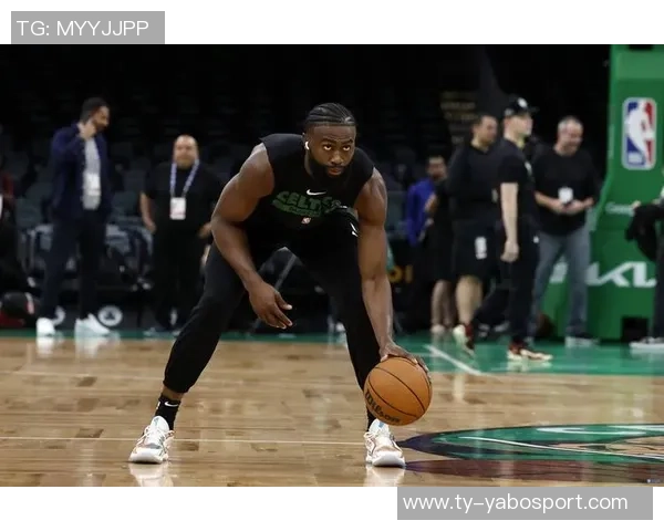 杰伦布朗状态起伏明显今日仅得14分8板4助上场却狂轰50分引发关注 杰伦布朗状态起伏明显今日仅得14分8板4助上场却狂轰50分引发关注