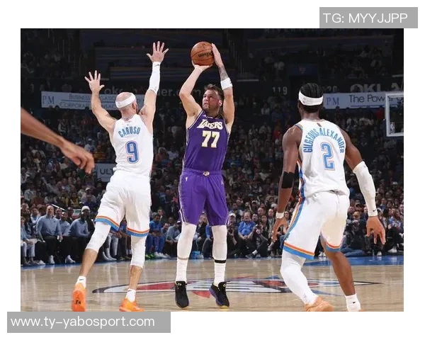 湖人半场落后76人7分东契奇贡献19分8篮板5助攻小里表现不佳仅得2分